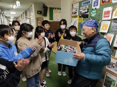 ラオス通信　ラオスの小学校に文房具を　