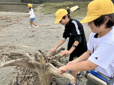 ５年生　大貫海浜学園　砂浜で