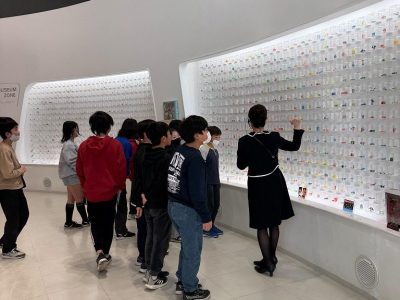 社会科見学　５年生　午後　グリコピア・イースト（工場見学）