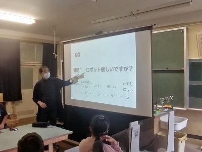 4年生　２学期総合「わたしたちの未来とロボット」…埼玉大学野村先生をお迎えして