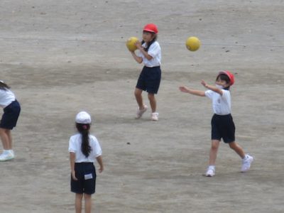 ボール投げ運動　１年生