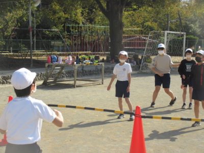 ４年生　体育　プレルボール