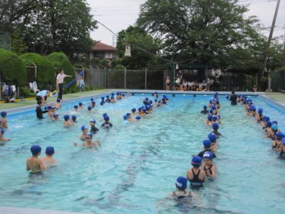 ２年生　体育　水遊び