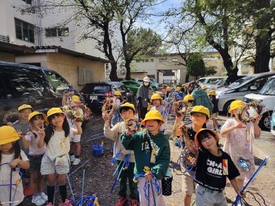 １年生　アサガオの種とりとリースづくり