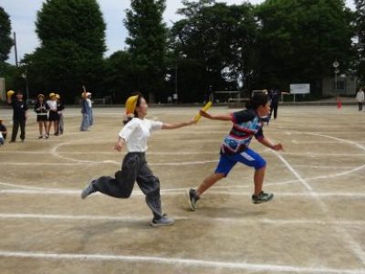 6年生　学級対抗リレー　練習風景