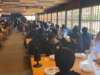 江戸村到着　お昼はカレーライス